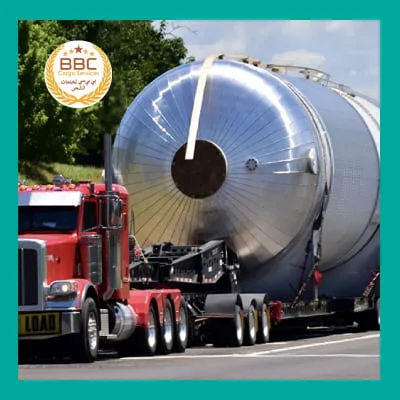 شحن معدات ثقيلة من الامارات الى قطر 1 خدمات نقل الكسارات والخلاطات من الامارات الى قطر .