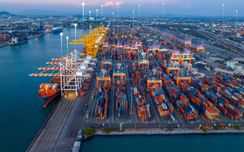 شحن معدات صناعية وخطوط الانتاج من ميناء جبل علي دبي